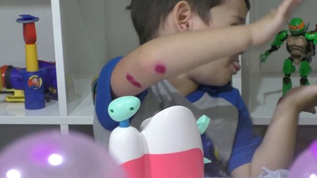 Воздушные зверюшки из шариков Набор OONIES для надувания шариков конструктор из шариков смотреть онлайн