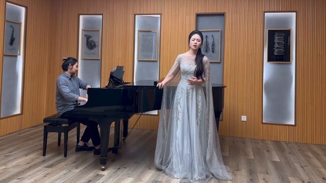 Хуанг Сия Китайские народные песни《Феникс на вершине шпильки》Композитор：Чжоу И смотреть онлайн