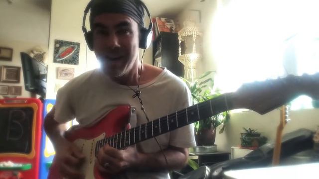 Nicholas Guitars relic strat with Fatpups Texas Bluesman pickups смотреть онлайн
