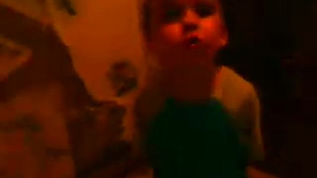 малыш  рассказывает сказку )