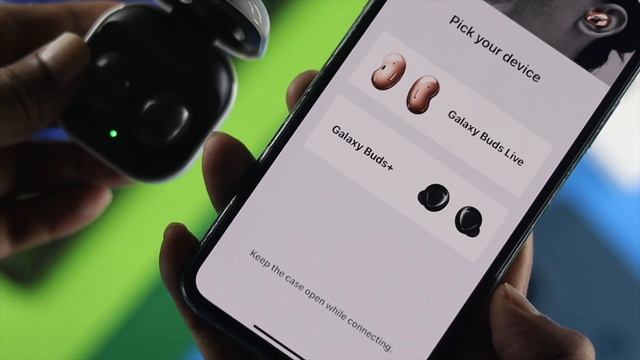How to Connect Samsung Galaxy Buds 2 to iPhone! [Easy Pair] смотреть онлайн