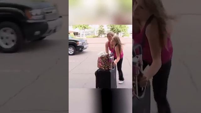 Две головы в одном теле. Но ниже пояса все общее смотреть онлайн