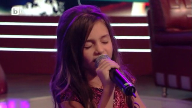 Крисия Тодорова  Вървя _ Шоуто на Слави