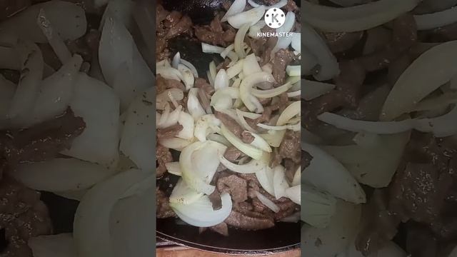 Вкуснейший салат из чесночных стрелок с мясом!!!! смотреть онлайн