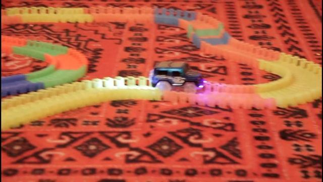 Magic TRACKS Гибкая гоночная трасса! Целых 2 набора! Машинки! смотреть онлайн