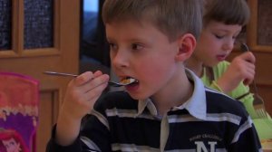 6 - Мы кушаем  в детском саду Солнышко