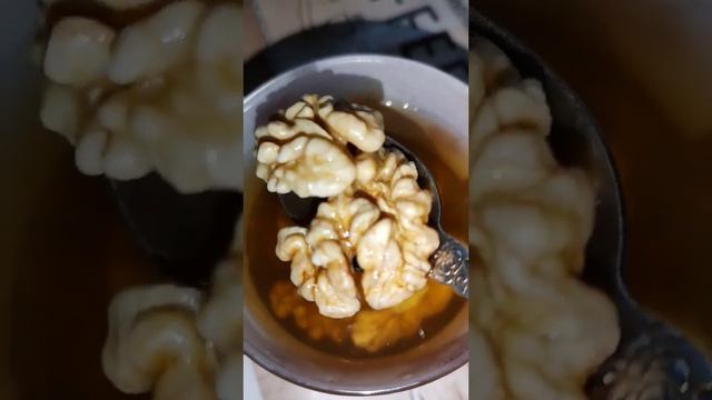 Орешки станут намного вкуснее, если их залить на пару часов теплой водой.❤️? смотреть онлайн