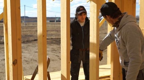 Каркасный дом своими руками| Каркасный деревянный дом для семьи| каркасное строительство