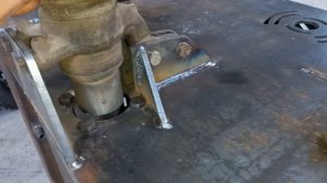 Простая ступица для гидромотора на мини погрузчик.