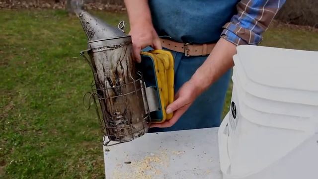 Как пользоваться дымарем? (Канада) - Как зажечь дымарь? Нужен ли дымарь пчеловоду?