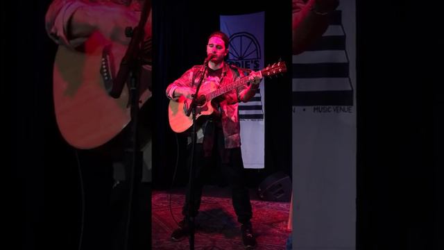 @mkmalarkey's final song of the evening! "I Just Want You" Great way to end @eddiesattic! смотреть онлайн