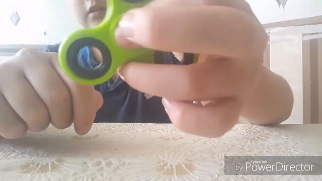 Как крутить спиннер одной рукой! смотреть онлайн