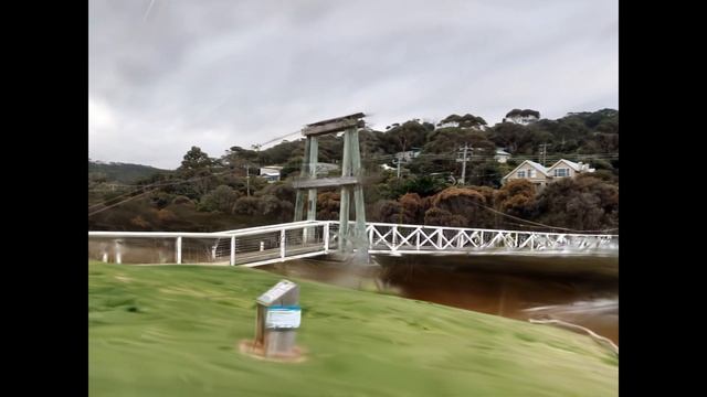 Testing Gaussian Splatting (reflections, vast area), Erskine River, Lorne, May 2023, Xperia 1 (II) смотреть онлайн