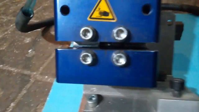 Гильотина Winkhaus (для зигении и винкхауса, рубит в одной плоскости)2013 г. - 5000 руб.