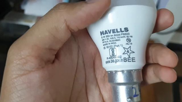 5W LED VS 5W CFL bulb brightness comparision in terms of brightness смотреть онлайн