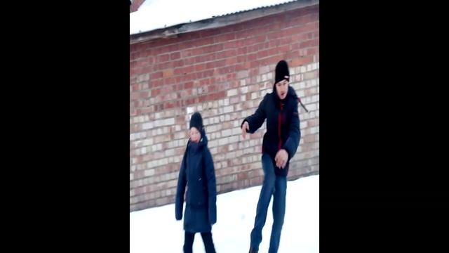 ПАЦАНЫ ТАК СИЛЬНО ФЛЕКСИЛИ,ЧТО ОБОСЕРКАЛИ ВЕСЬ ПОЛ!!!! смотреть онлайн
