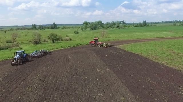 Кировец К-744Р1 + New Holland T8040 смотреть онлайн