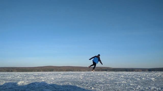 Ice skating on the river. На коньках по реке Кама. смотреть онлайн