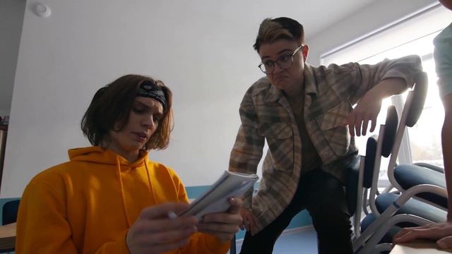 Вернулись в 1й КЛАСС с пацанами **Ужасный Физрук на Физре** Вернулись в ШКОЛУ на один день ЧЕЛЛЕНДЖ смотреть онлайн