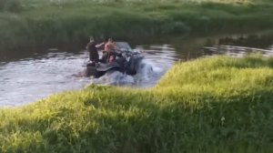 Квадроцикл Дозер плавает на колесах АВТОРОС