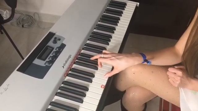 Аккорд E на пианино как играть смотреть онлайн