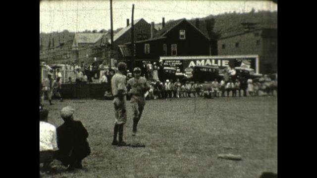 Amalie Oil sponsoring an old time baseball game смотреть онлайн
