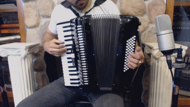 6030 - Black Parrot Piano Accordion LMM 34 60 $499 смотреть онлайн