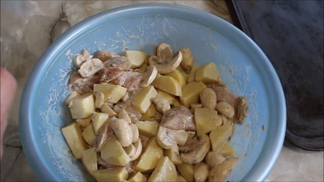 Грудка куриная с картофелем и грибами в рукаве смотреть онлайн