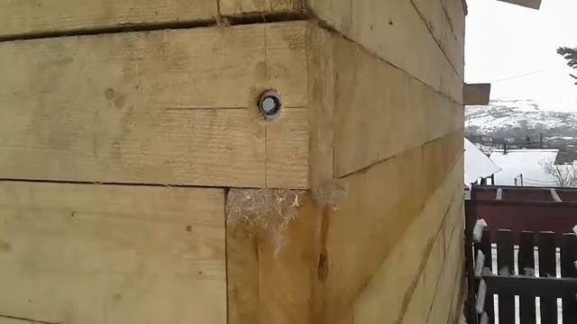 Строить баню с применением технологий утепления и стяжки полубруса при помощи "глухаря" смотреть онлайн