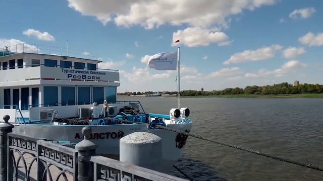 Астрахань. Набережная. Прибытие теплохода! смотреть онлайн