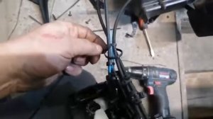 Печка WV пассат B3 1.8 ABS ремонт управления печкой, тросы , ремонт стяжками и сверлом канавку.