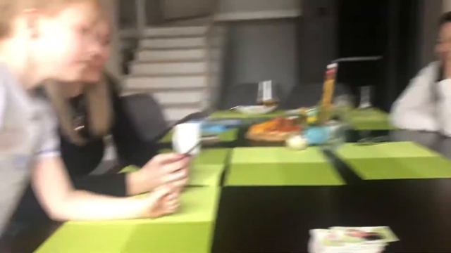 Даник учит всех играть в Свинтуса смотреть онлайн