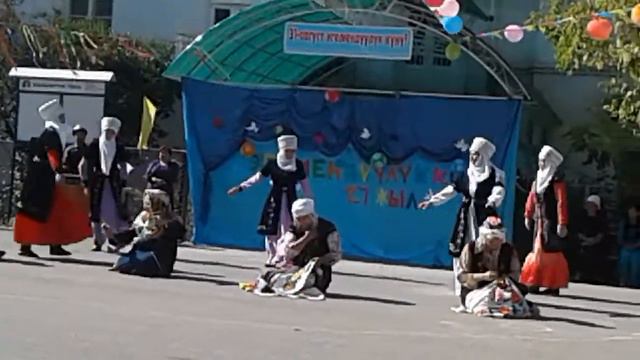 Танец учителей детскава садика. 31 август смотреть онлайн