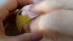 Оплетаем новогодний шарик бисером в технике ндебеле. Без крючка. Мастер-класс. Часть 3.