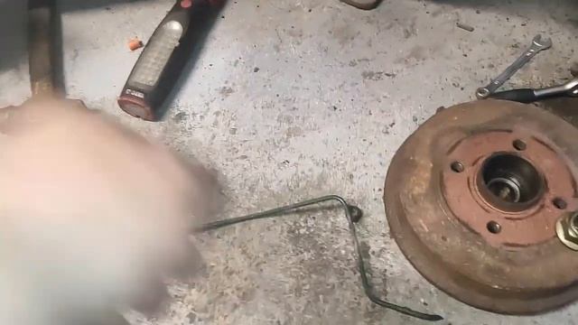 Рено Клио - переделываю тормоза после СТО. смотреть онлайн