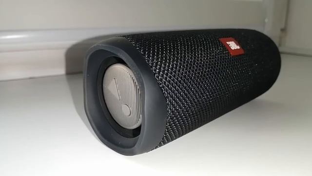 Колонка JBL FLIP 5 LFM 60% Bass Test смотреть онлайн