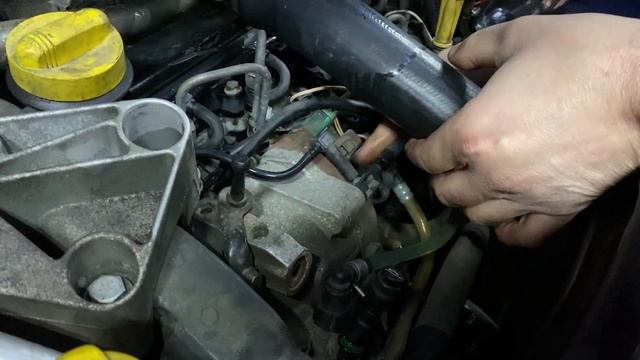 Czyszczenie wtryskiwaczy Renault Megane 1.5 dCi - TEC 2000 engine flush смотреть онлайн