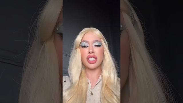 INSTASAMKA нарастила волосы за 100к #instasamka #instagram #инстасамка #архив #сторис #shorts #edit смотреть онлайн