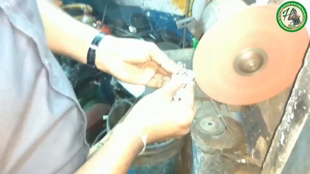 How to change CBR 150 R headlight bulb смотреть онлайн