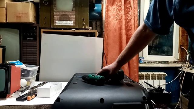 Ремонт телевизора Sony KLV-32BX301 выключается и мегает 6 раз. смотреть онлайн