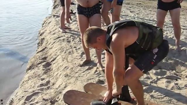 прыжки на водных лыжах! очень смешно!