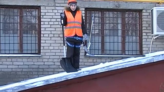 Своевременная чистка кровель — залог безопасности горожан смотреть онлайн
