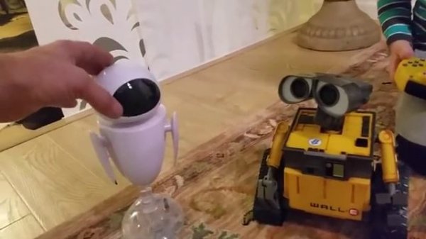 Открываем робота валли и eve.