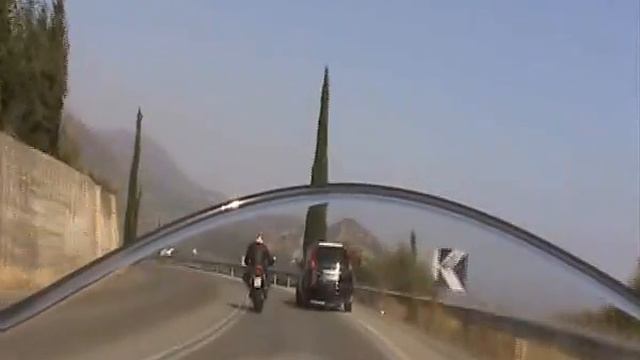 Suzuki GSXR 750 K8 vs Honda Hornet 900 смотреть онлайн