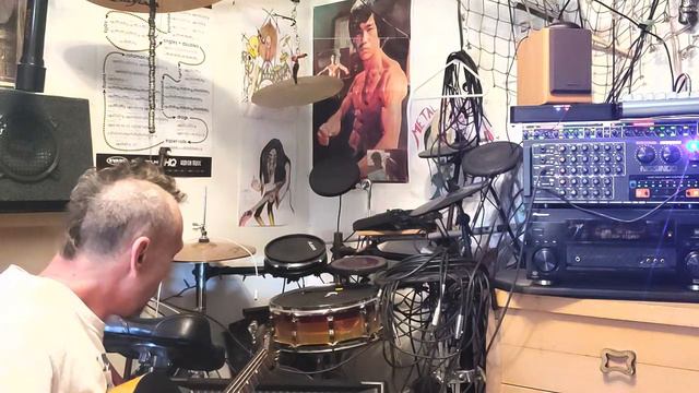 Guitar playthrough backline 210 Jillian Krueger bass amp and the crate 18 will plug into that too смотреть онлайн