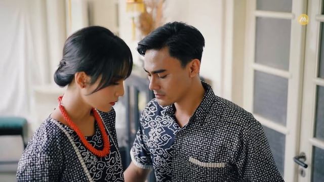 BATIK FASHION Video - Lunar Campaign by Margaria Batik смотреть онлайн