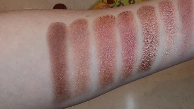 Rose Gold Eyeshadow Collection | Swatches + my favorite lip combo | Simple Grunge Glam Makeup смотреть онлайн