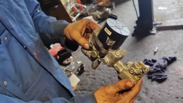 Замена масла Ниссан ноут Note коробка вариатор CVT transmission. смотреть онлайн