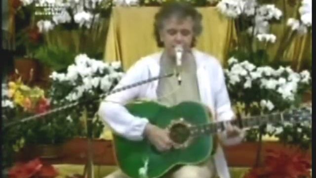 Donovan sings "Waves of bliss" & talks about Maharishi & God смотреть онлайн