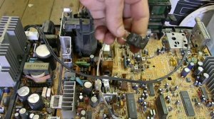 Телевизор  "цыкает" и не включается